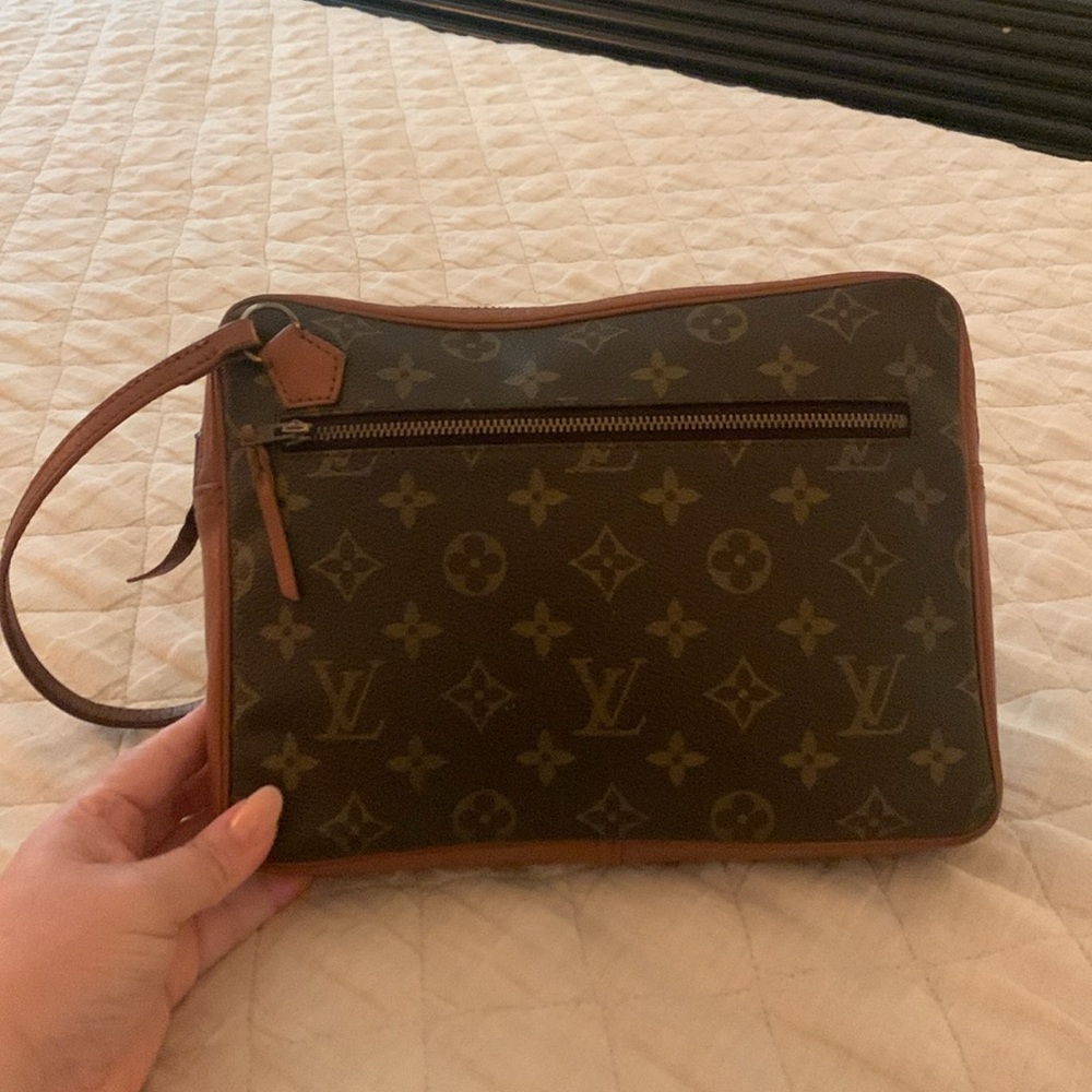 LV vintage clutch -zipper needs repair